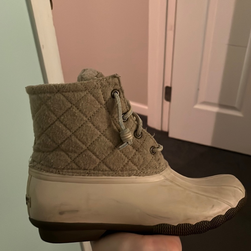 Light pink sperry boots!